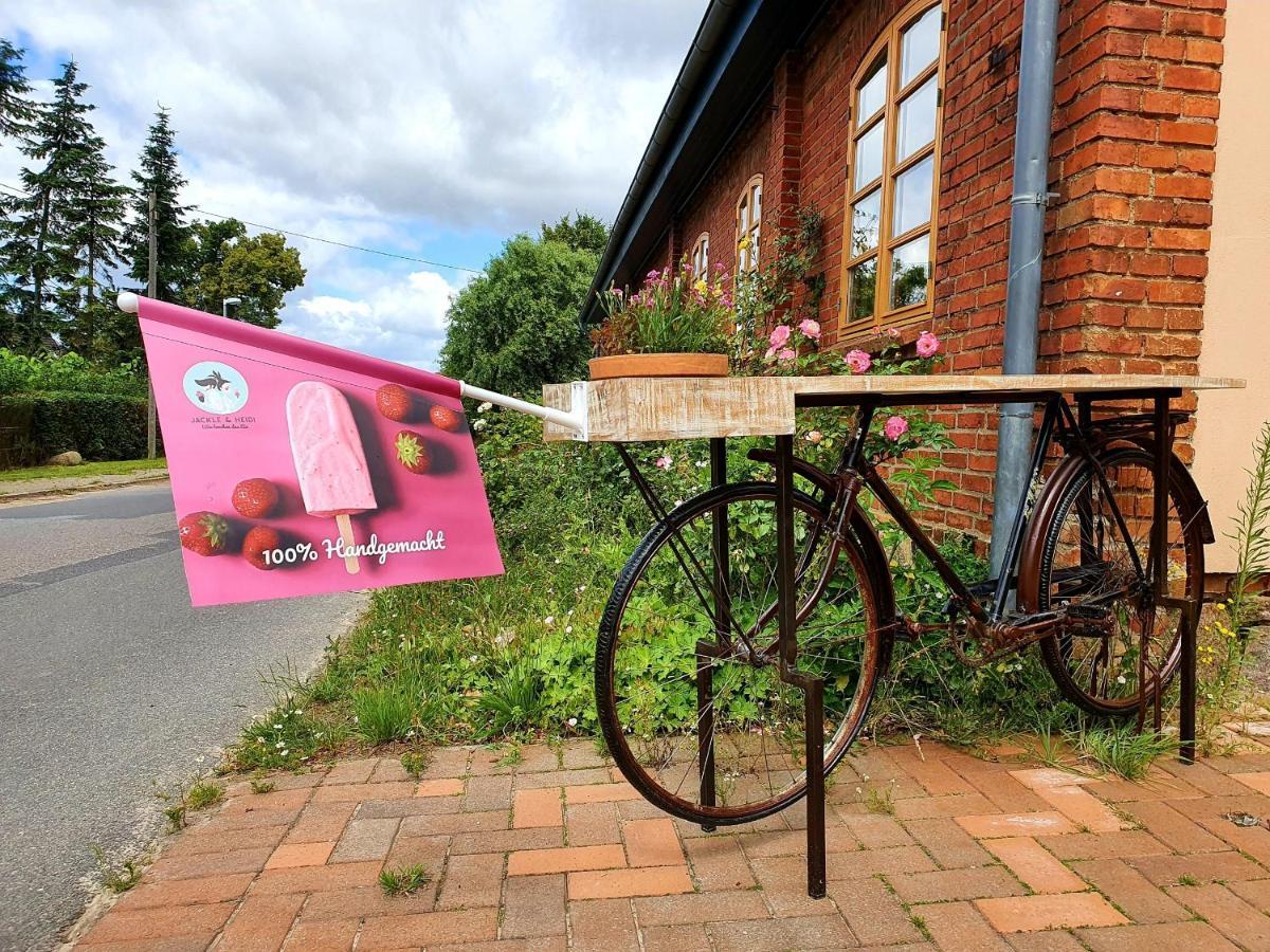 Bed and Breakfast Schmiede1860 Gross Dratow Exterior foto